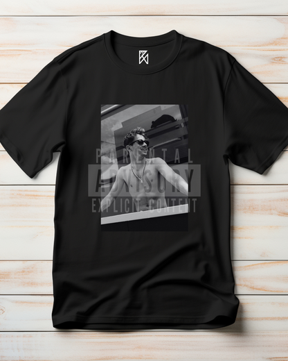 Camiseta Algodão - parental advisory - Charles Leclerc - banheira - preto e branco